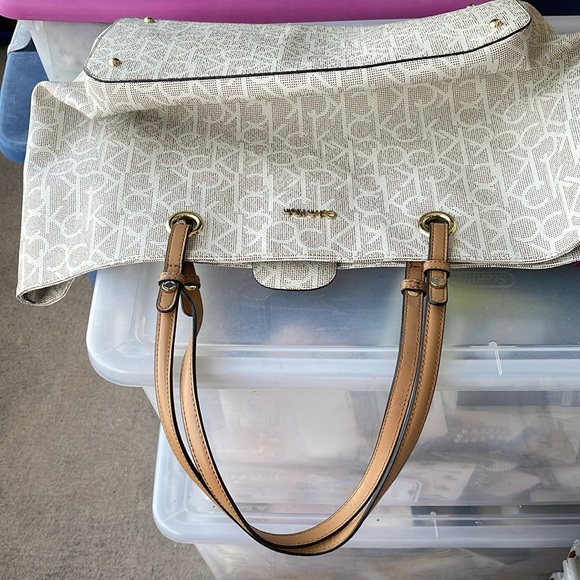 Calvin Klein Logo Huge Tote 20 x 11.5 x 7.25" Cream w Cognac Handles NWOT - Picture 4 of 5